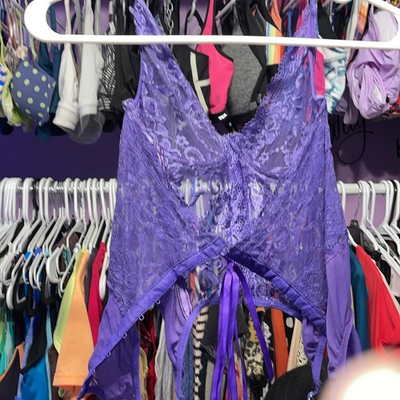 Purple lingerie set lace up back wire bra with garter straps size medium - Picture 6 of 7